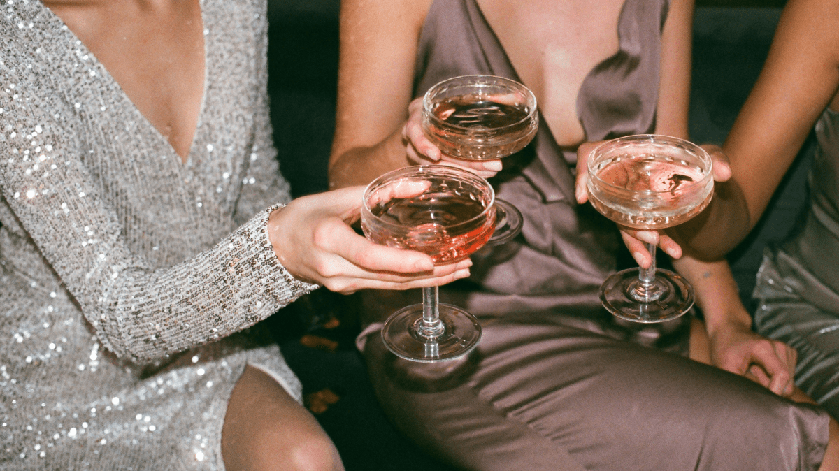 Discover Holiday Drinks That Pair Beautifully With Your Perfume - Read Fragrances