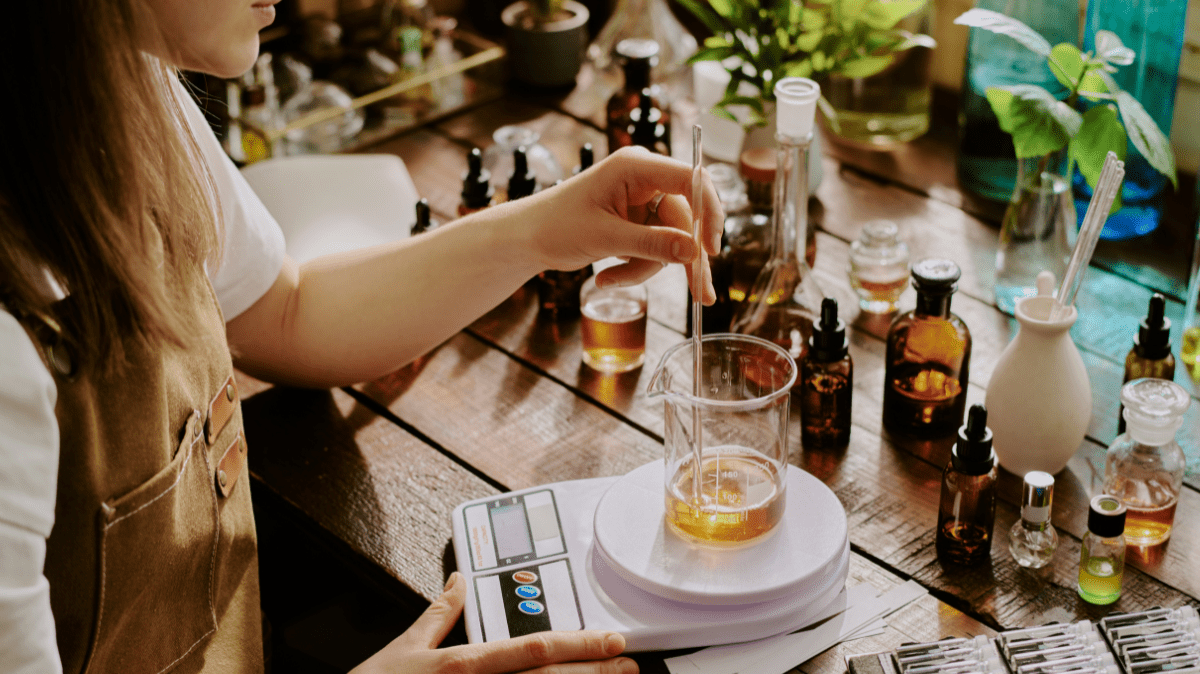 Top, Heart, and Base Notes: The Art of How Fragrance Develops - Read Fragrances by Love Magia Inc