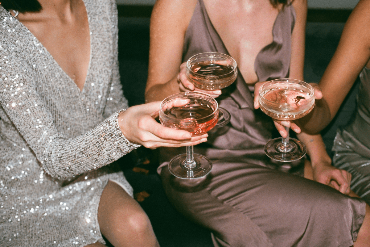 Discover Holiday Drinks That Pair Beautifully With Your Perfume - Read Fragrances