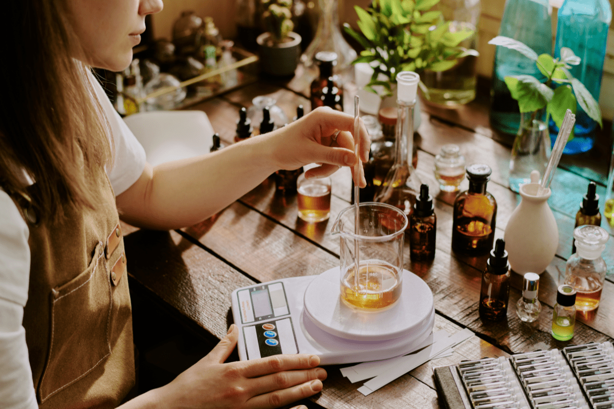 Top, Heart, and Base Notes: The Art of How Fragrance Develops - Read Fragrances by Love Magia Inc
